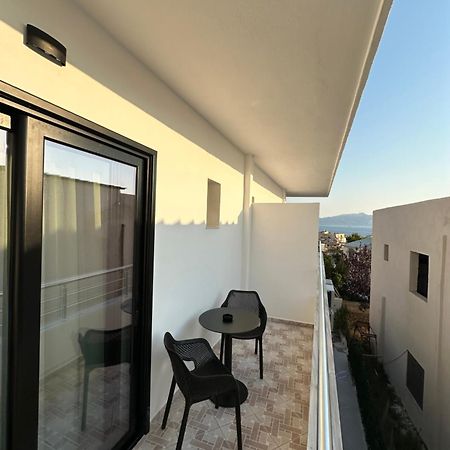 Io'S Apartments Sarande Exterior photo