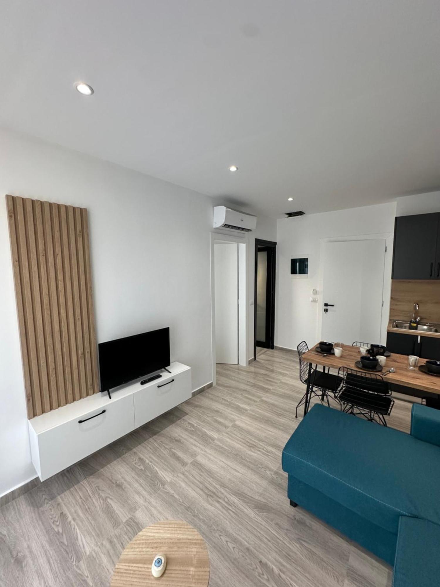 Io'S Apartments Sarande Exterior photo