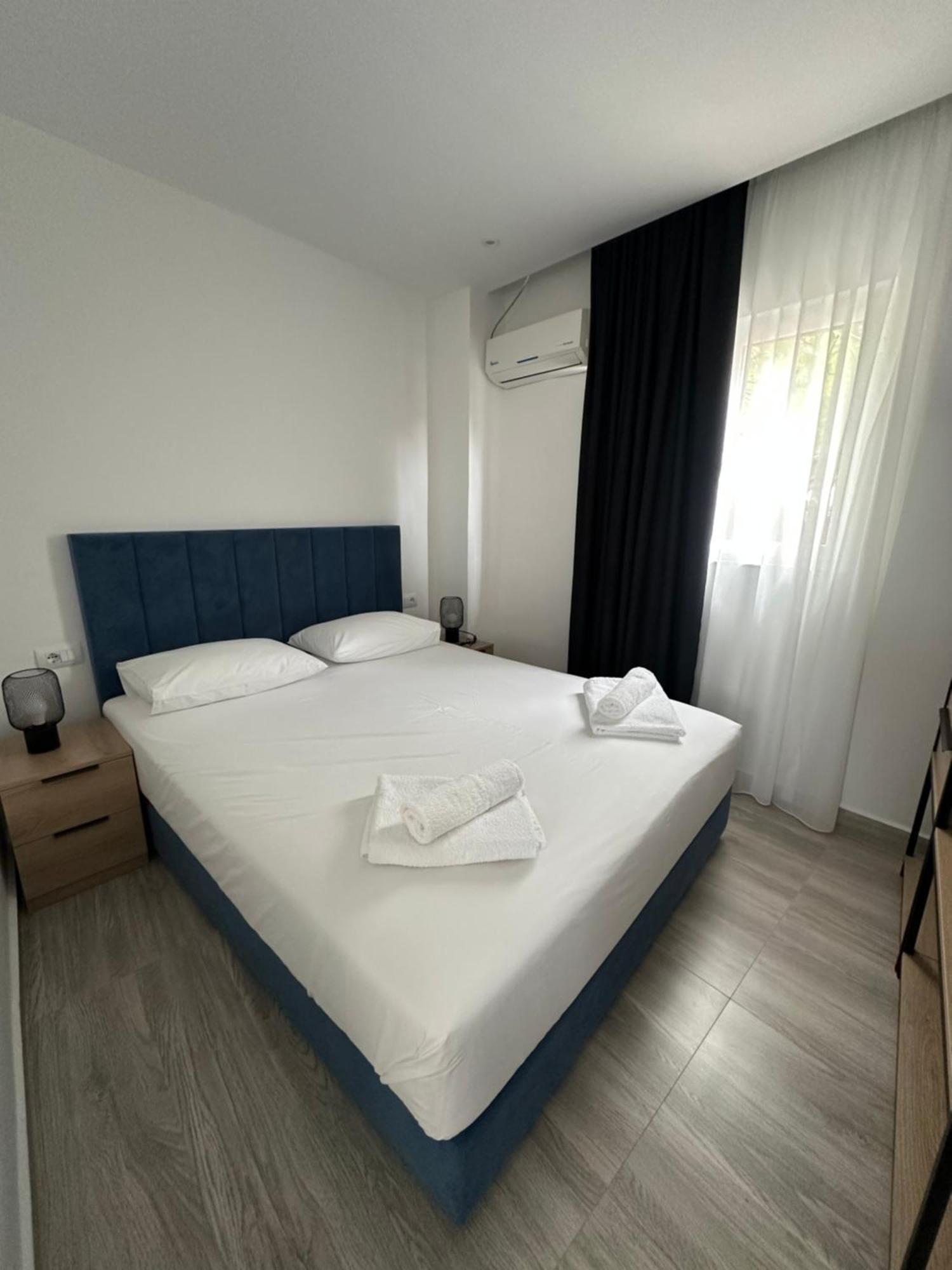 Io'S Apartments Sarande Exterior photo